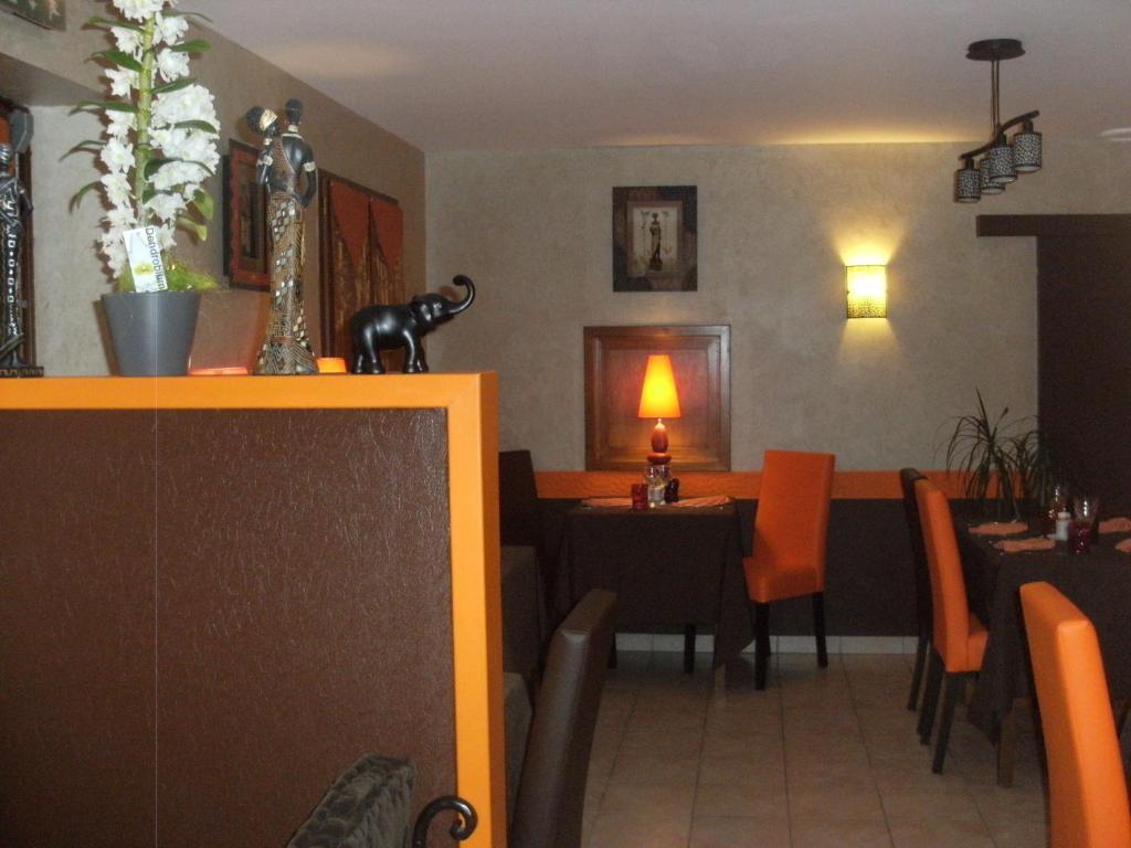 Les Confins Du Perche Hotel Tuffé Exterior foto